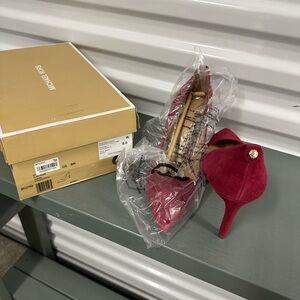 MK Ladies red pumps